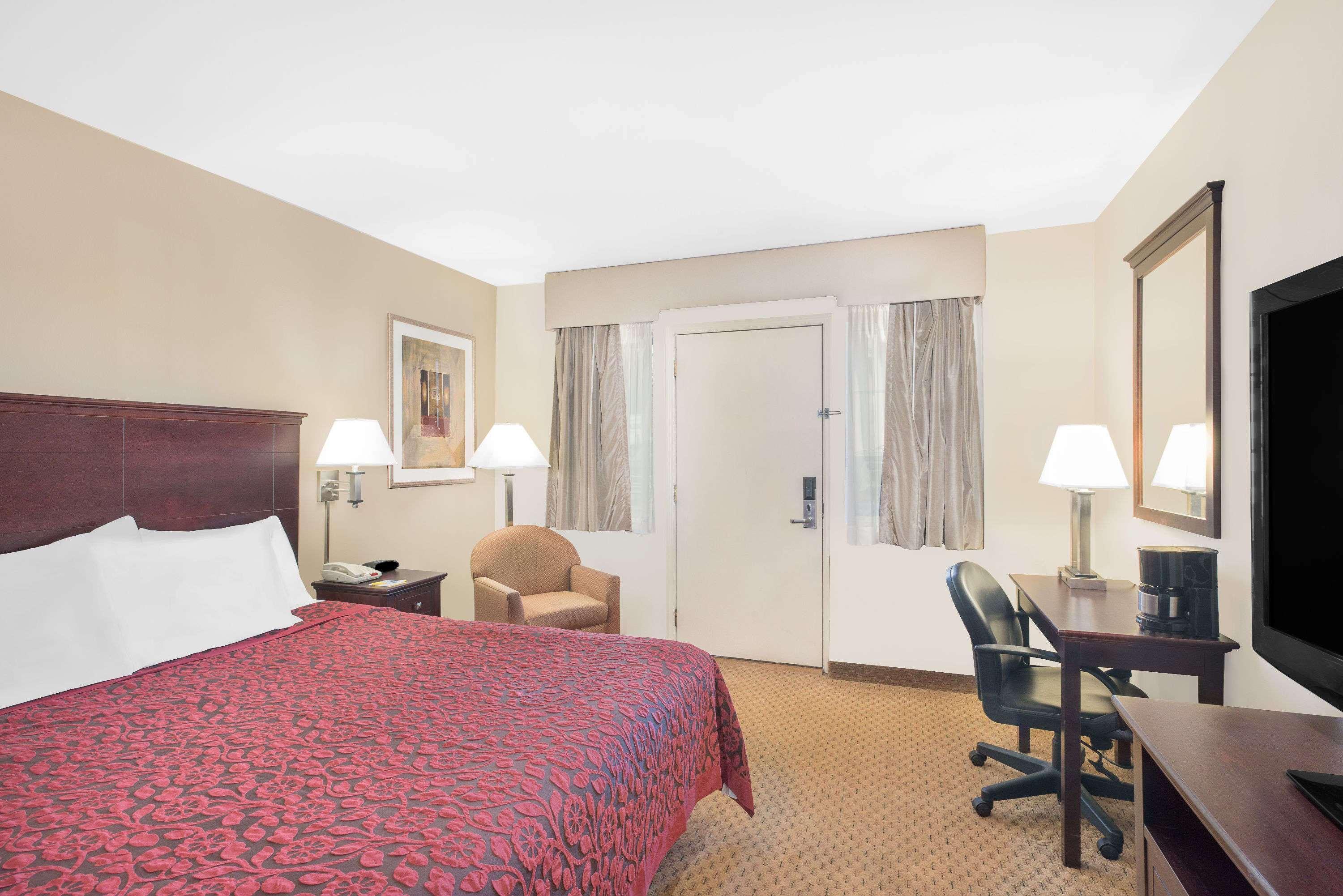 Days Inn By Wyndham Springfield/Phil.Intl Airport Dış mekan fotoğraf